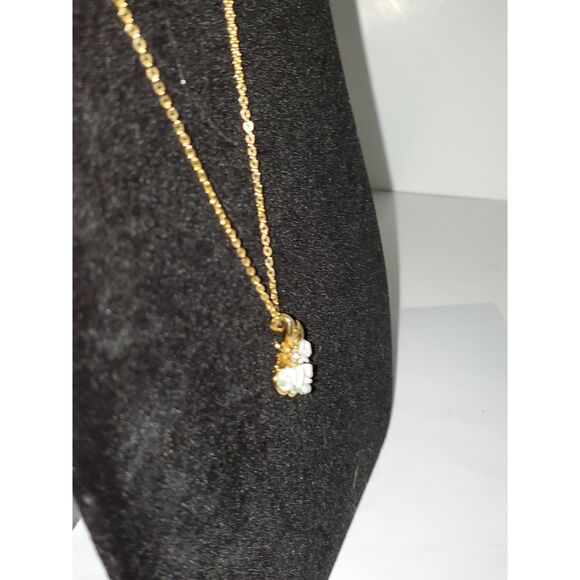 Avon Vintage Porcelain Rose Bouquet Necklace Dainty Elegant Gold Tone Feminine - Picture 8 of 9